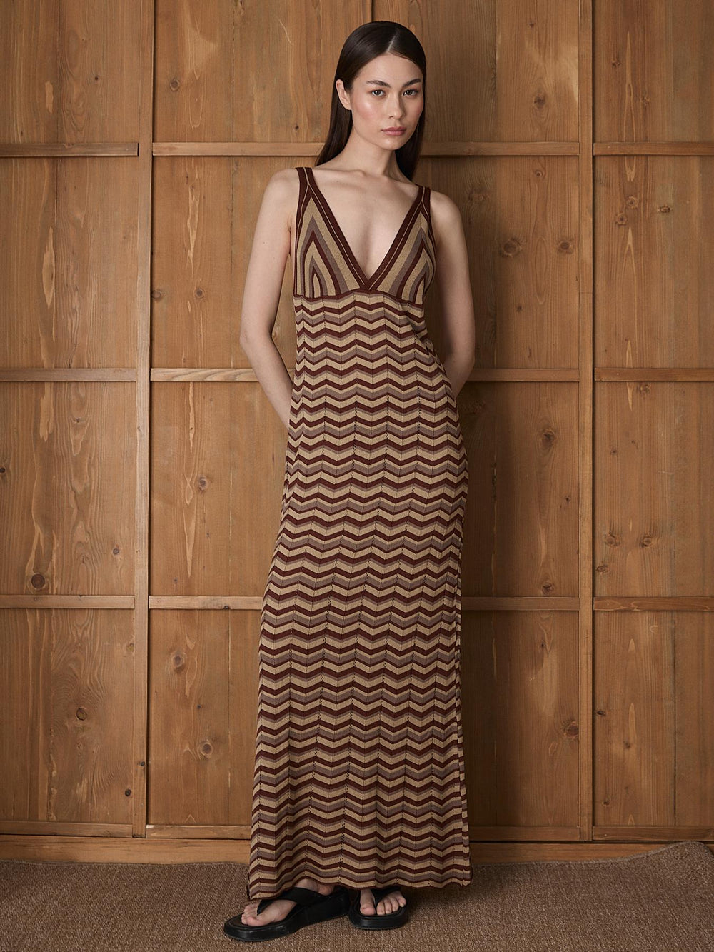 Kahverengi Zikzak Desenli Plaj Elbisesi
