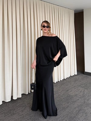 Siyah Omuz Drapeli Saten Bluz Etek Takım - 8005