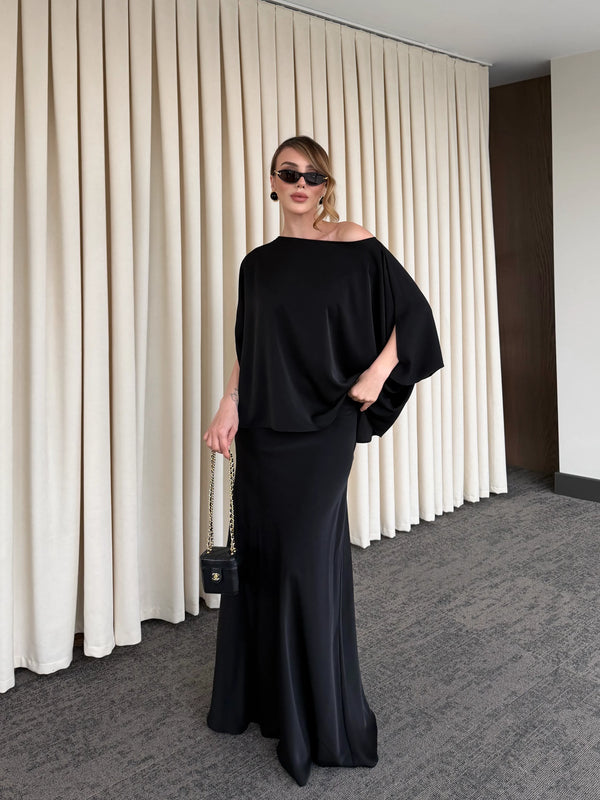 Siyah Omuz Drapeli Saten Bluz Etek Takım - 8005