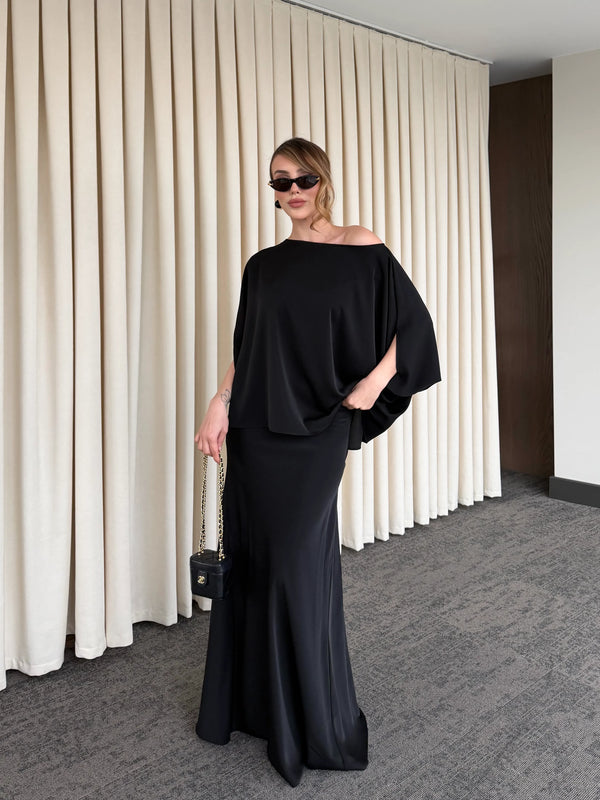 Siyah Omuz Drapeli Saten Bluz Etek Takım - 8005