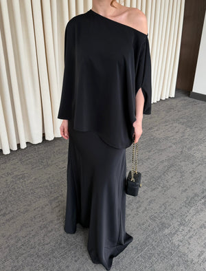 Siyah Omuz Drapeli Saten Bluz Etek Takım - 8005