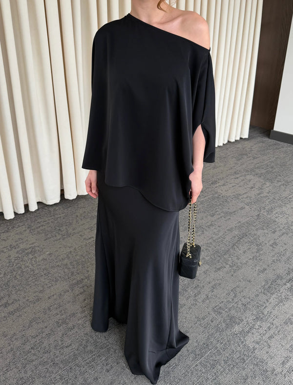 Siyah Omuz Drapeli Saten Bluz Etek Takım - 8005