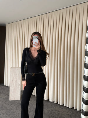 Siyah Kaşmir Dokulu Dantel Detaylı V Yaka Bluz - 1727