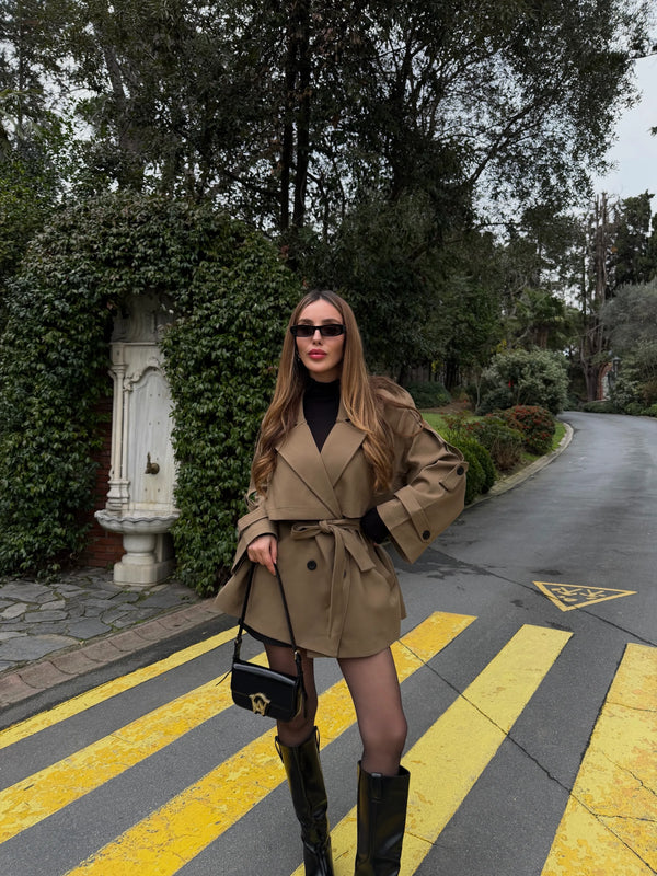 Karamel Oversize Düşük Omuz Kısa Trenç - 9580