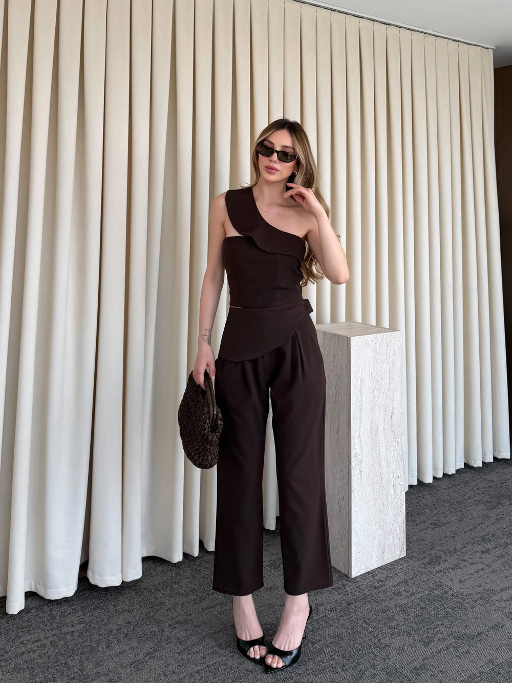 Acı Kahve Tek Omuz Tasarım Yaka Bluz Pantolon Takım - 8003