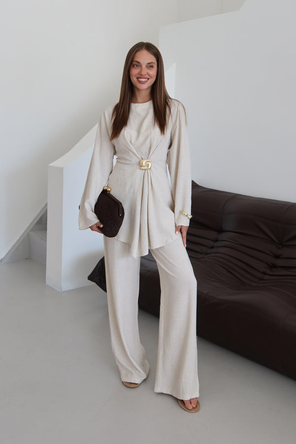 Natural Gold Broşlu Bluz Pantolon Takım