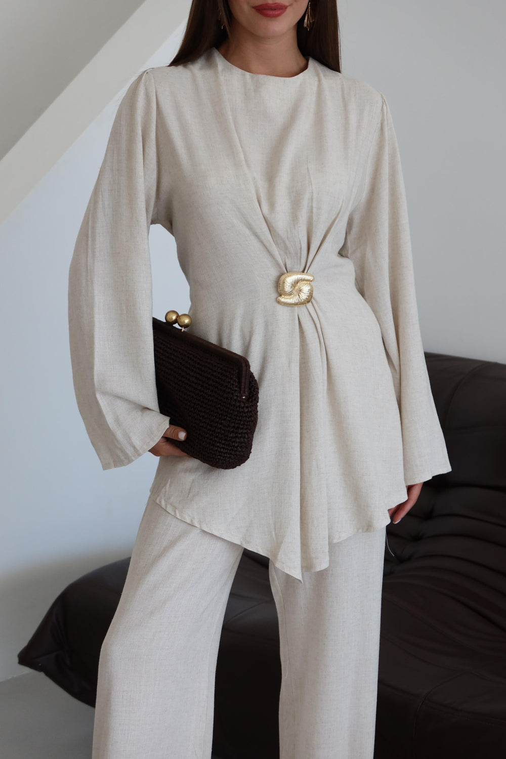 Natural Gold Broşlu Bluz Pantolon Takım