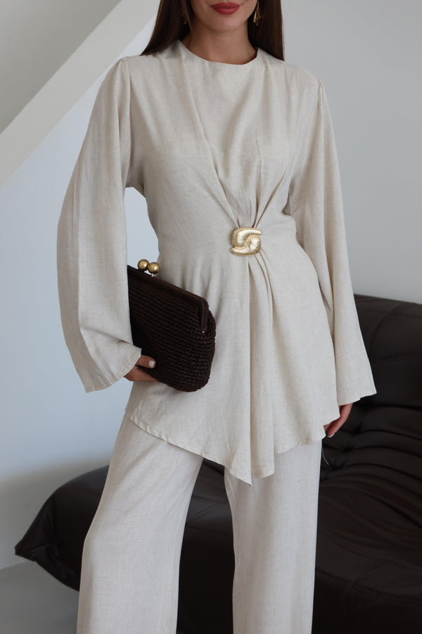 Natural Gold Broşlu Bluz Pantolon Takım