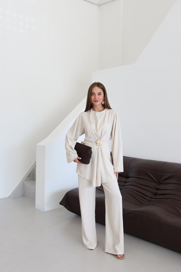 Natural Gold Broşlu Bluz Pantolon Takım