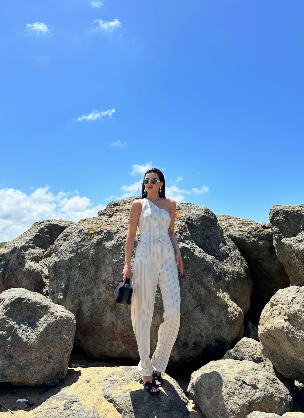 Natural Siyah Çizgili Tek Omuz Yelek Pantolon Takım