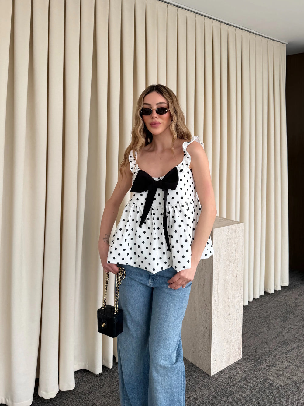 Beyaz Önü Fiyonklu Puantiyeli Bluz - 8435