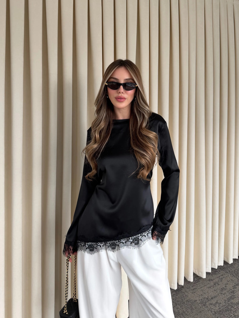 Siyah Saten Asimetrik Dantelli Bluz - 0320
