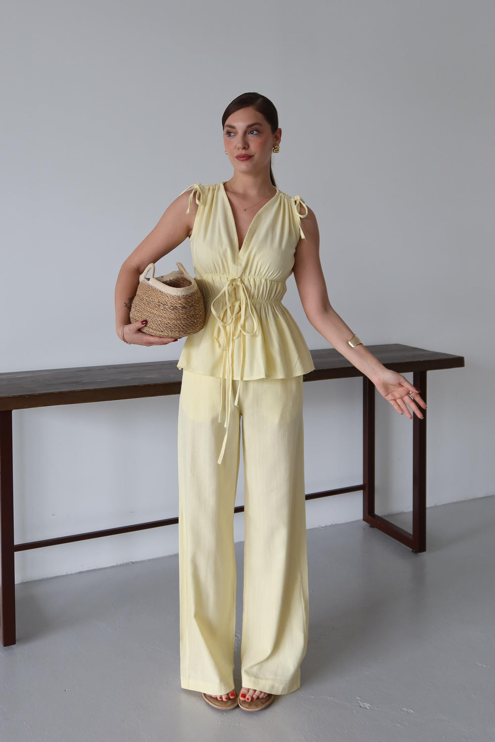 Sarı %100 Pamuk Omuz Bel Büzgülü Bluz Pantolon Takım