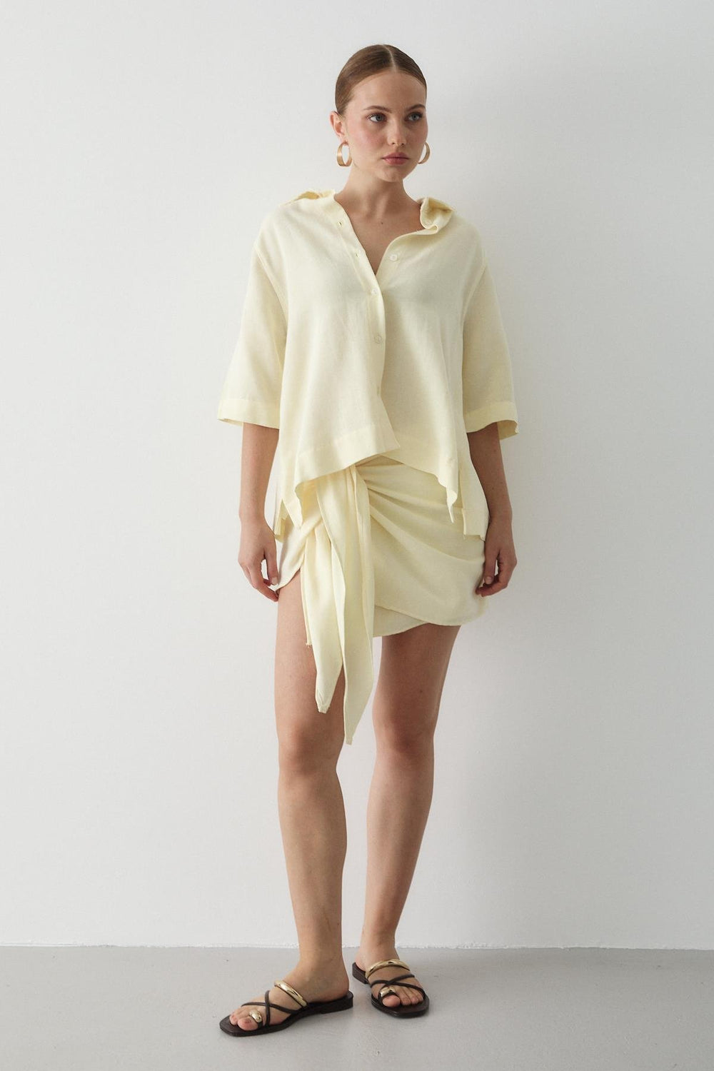 Sarı Bağlama Detaylı Etek Gömlek Takım