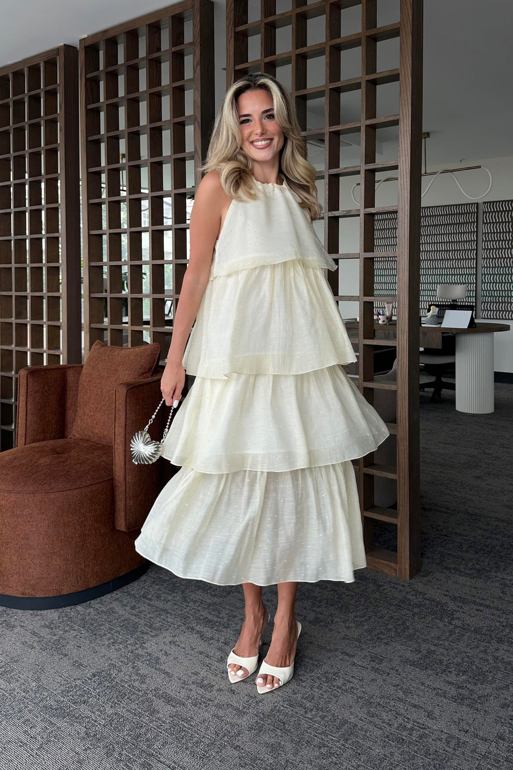 Sarı Boyundan Bağlı Taşlı Elbise