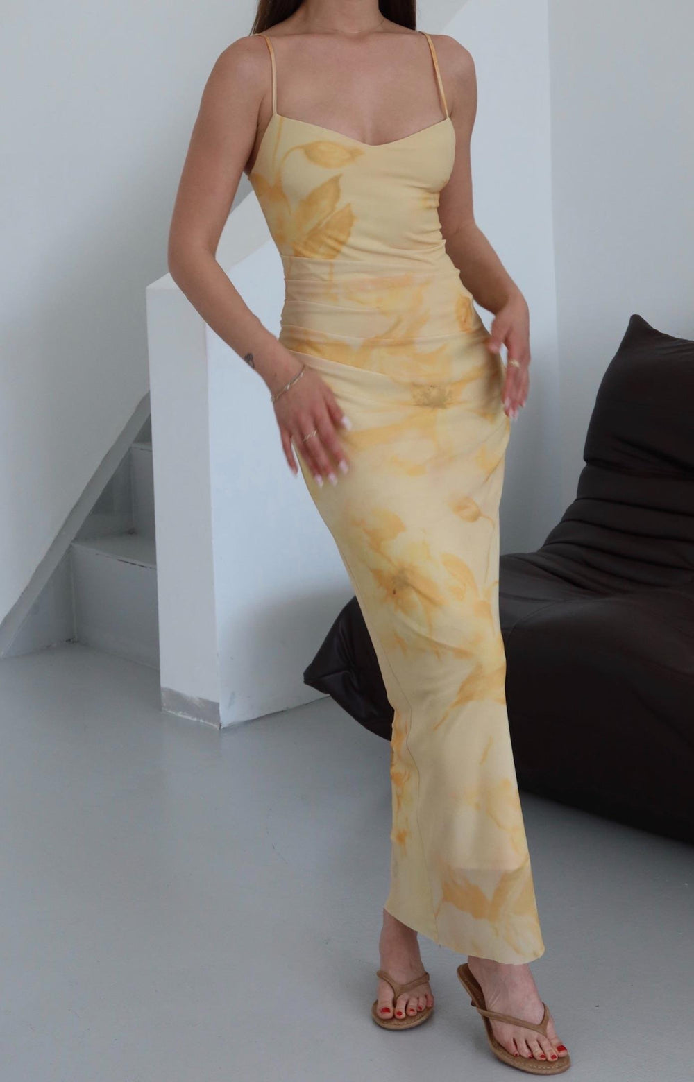 Sarı Yan Drapeli Çiçek Desenli Elbise