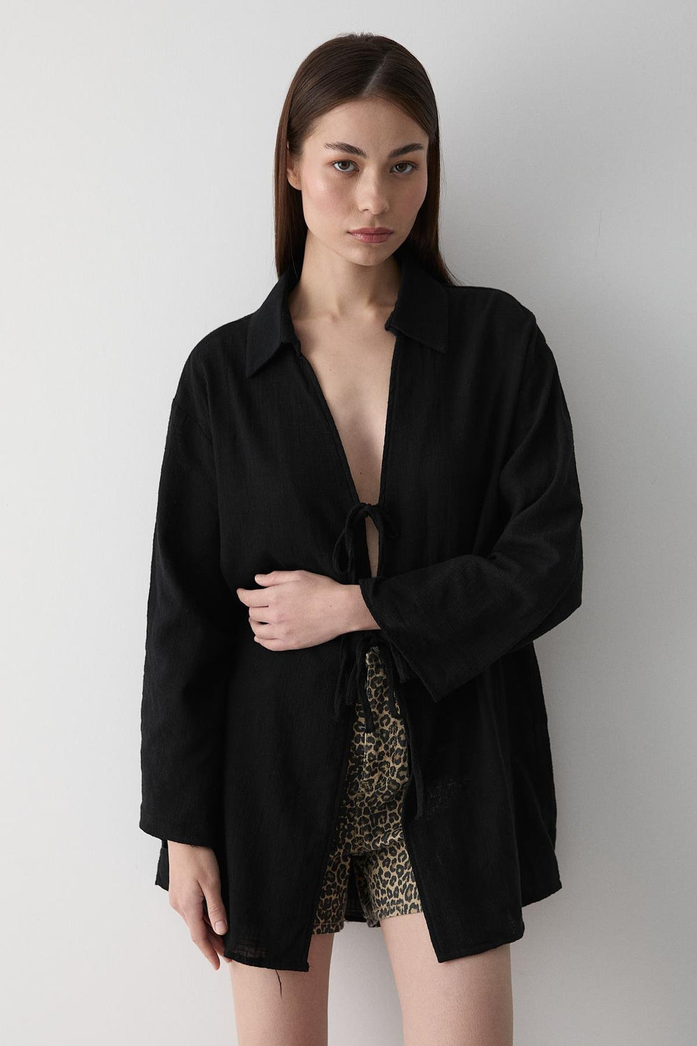 Siyah %100 Pamuk Keten Bağcık Detaylı Kimono Bluz