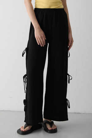 Siyah %100 Pamuk Yan Yırtmaç Ve Bağlama Detaylı Pantolon
