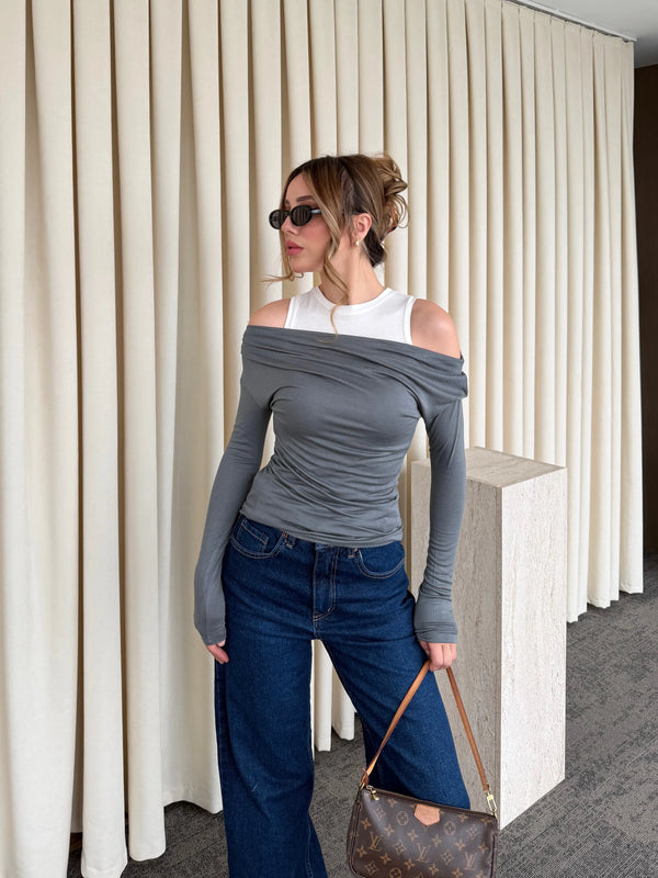 Gri Beyaz Atletli Kayık Yaka Bluz - 0780