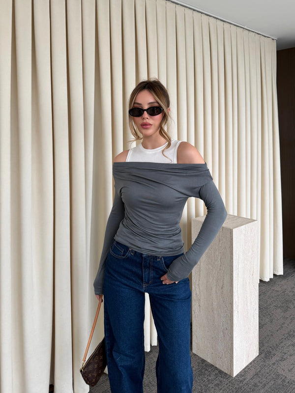 Gri Beyaz Atletli Kayık Yaka Bluz - 0780