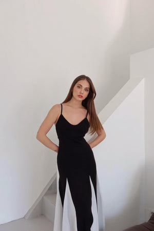 Siyah Beyaz Ayarlanabilir Askılı Uzun Elbise