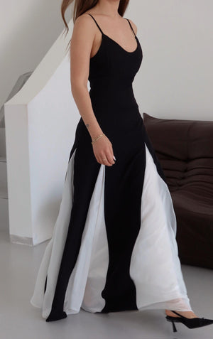 Siyah Beyaz Ayarlanabilir Askılı Uzun Elbise