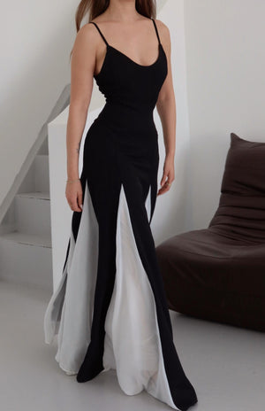 Siyah Beyaz Ayarlanabilir Askılı Uzun Elbise