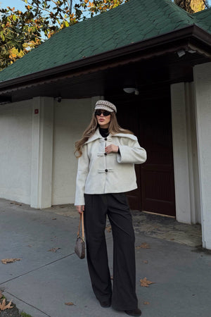 Taş Düğme Detaylı Kısa Kaşe Ceket - 7675