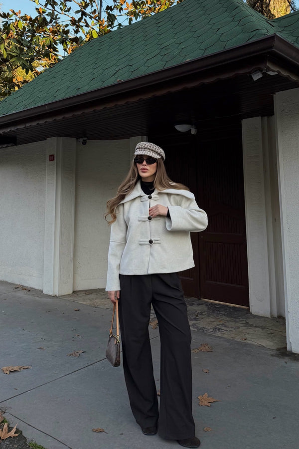 Taş Düğme Detaylı Kısa Kaşe Ceket - 7675