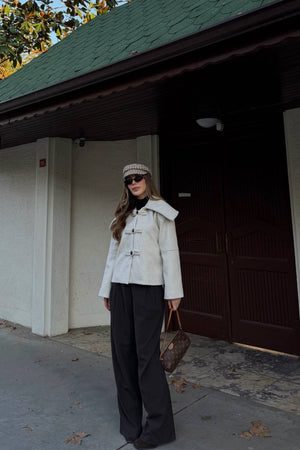 Taş Düğme Detaylı Kısa Kaşe Ceket - 7675