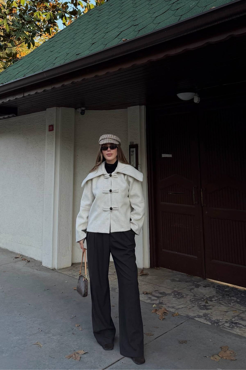 Taş Düğme Detaylı Kısa Kaşe Ceket - 7675