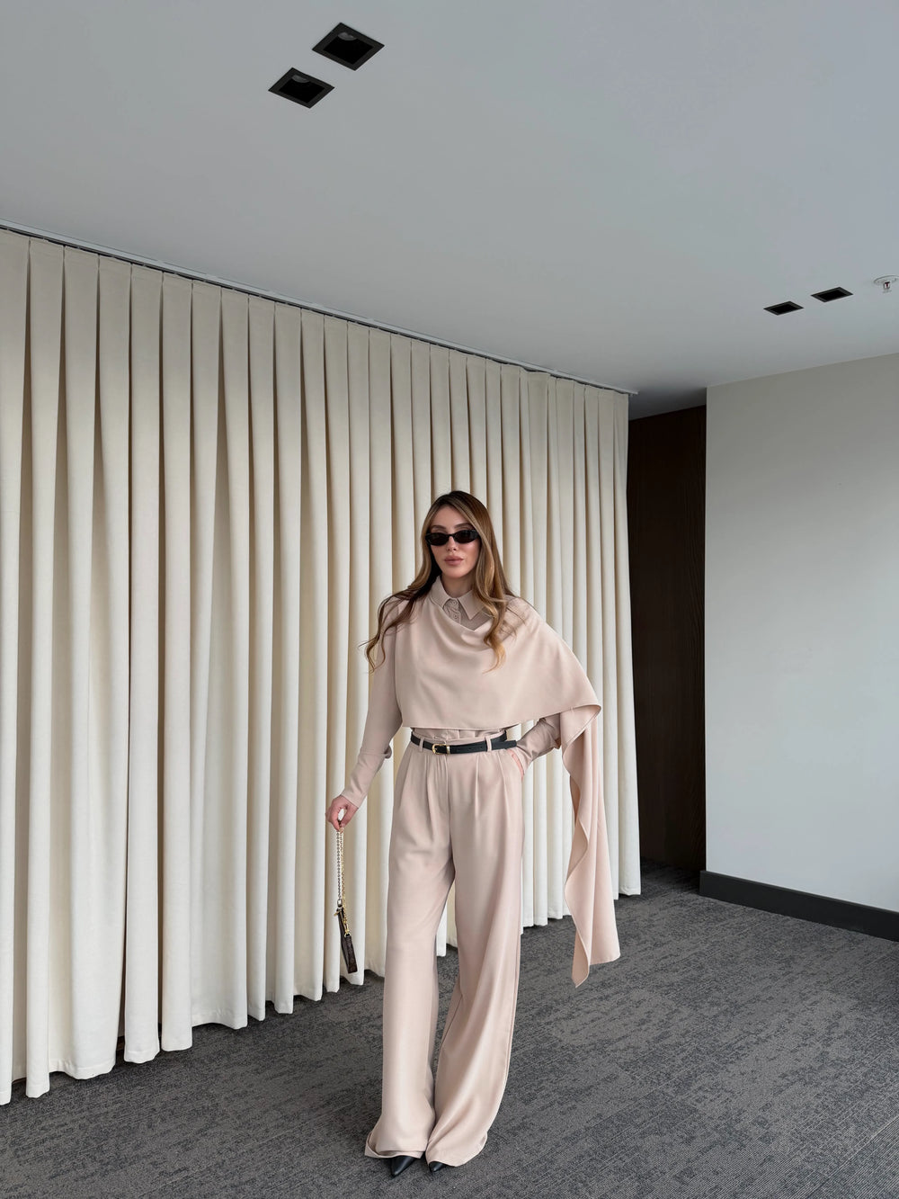 Bej Kemerli Şal Yaka Gömlek Pantolon Takım - 8004