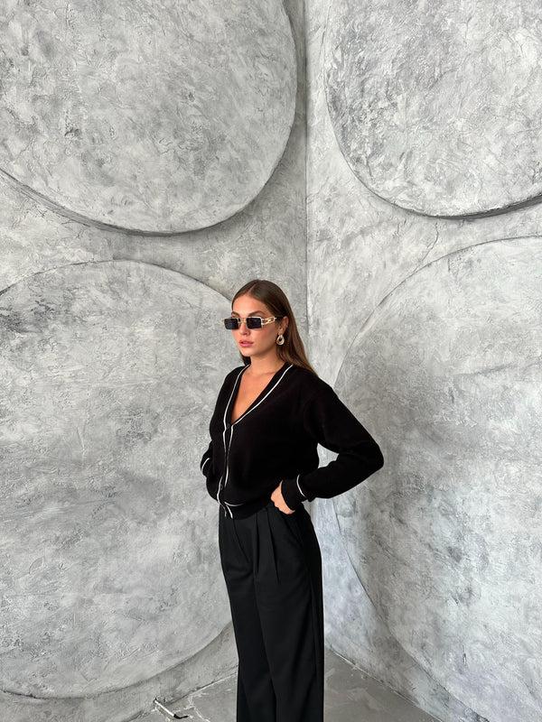 Siyah Kontrast Şeritli Düğmeli Hırka