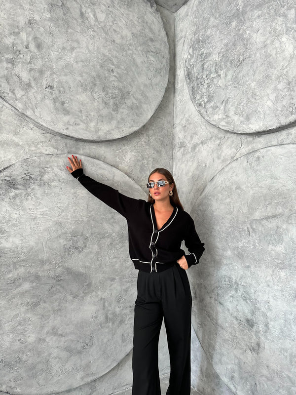 Siyah Kontrast Şeritli Düğmeli Hırka