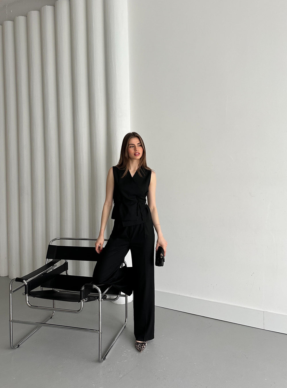 Siyah Kruvaze Yaka Yelek Pantolon Takım