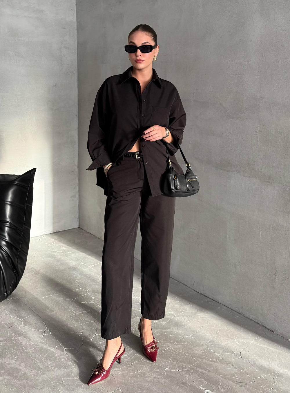 Siyah Merlin Kemerli Gömlek Pantolon Takım