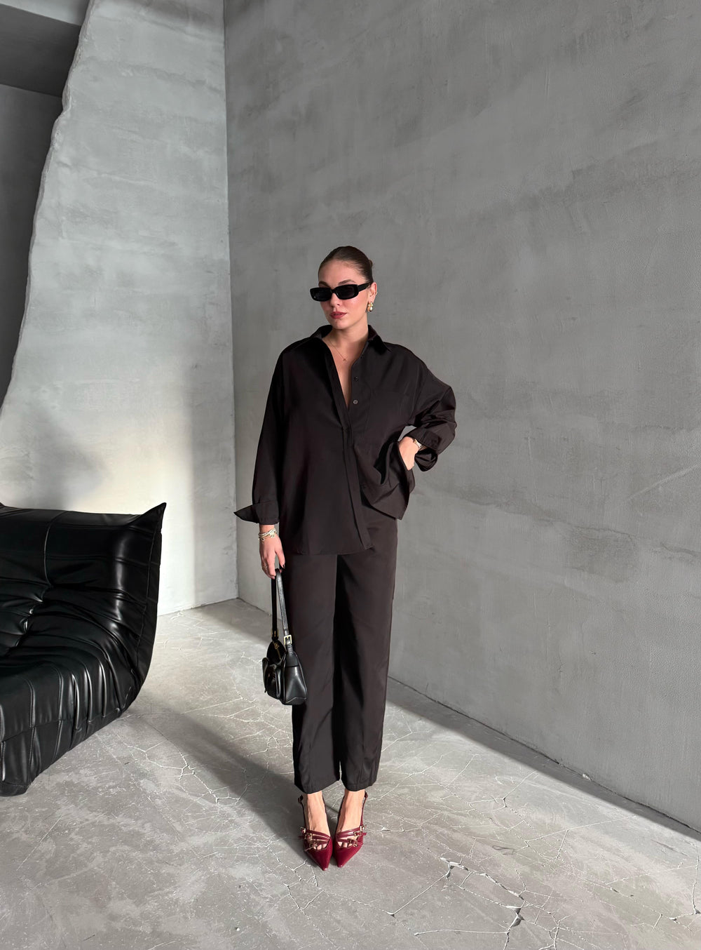 Siyah Merlin Kemerli Gömlek Pantolon Takım