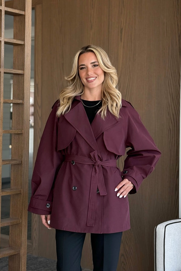 Bordo Miyabi Rüzgarlık Detaylı Kuşaklı Kısa Trençkot - 7556