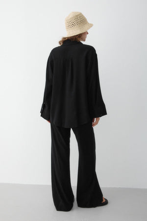 Siyah Rengi Dokulu Gömlekli Pantolon Takım