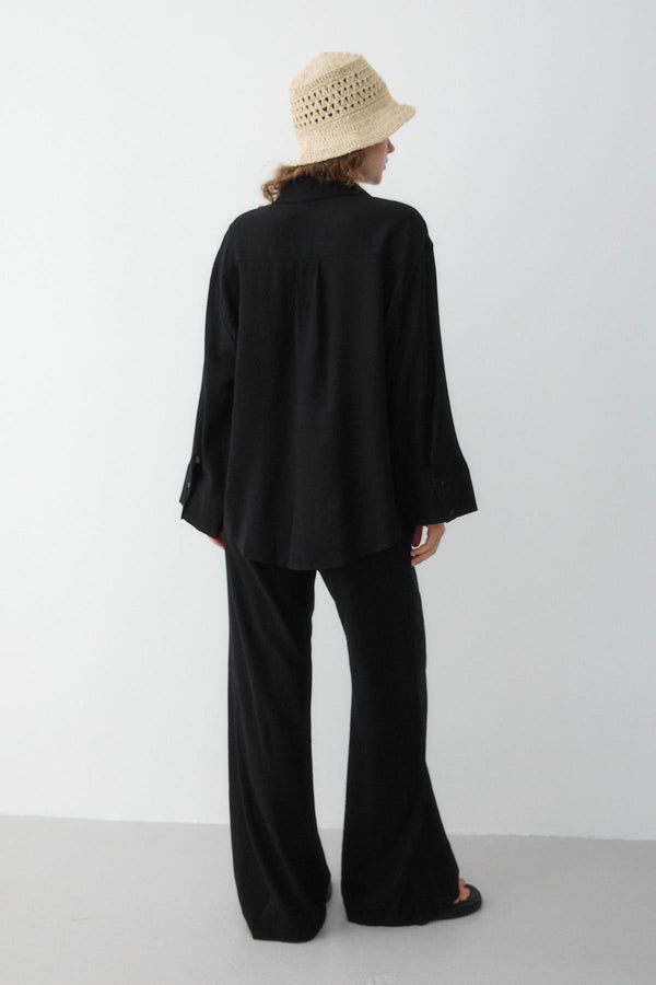 Siyah Rengi Dokulu Gömlekli Pantolon Takım