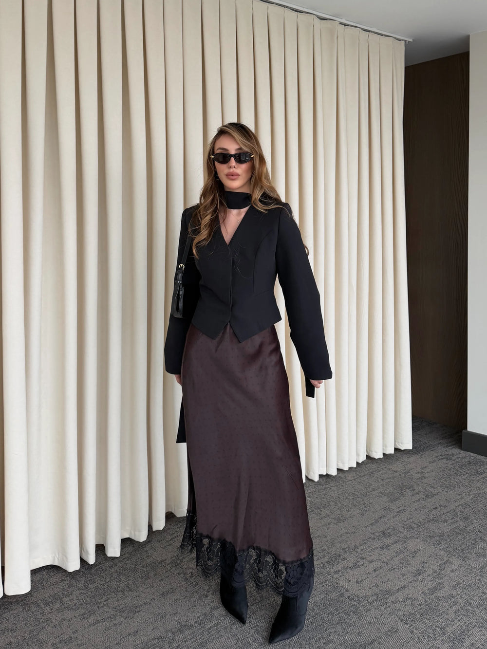 Kahverengi Puantiyeli Saten Etek Ucu Dantelli Etek - 50228