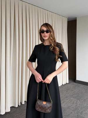 Siyah Seyyar Broşlu Elbise - 3151