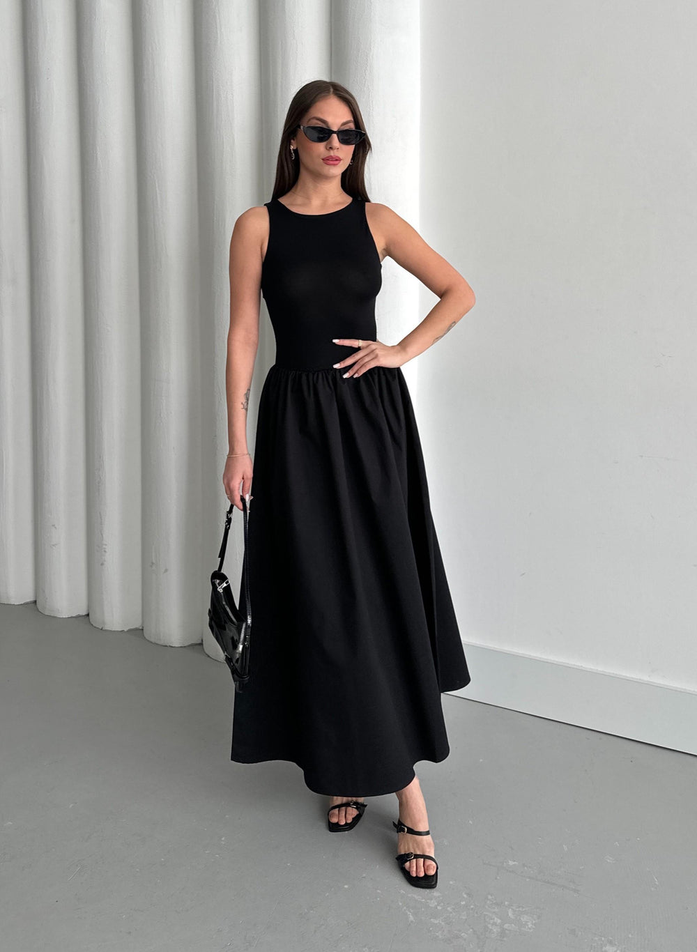 Siyah Sıfır Kol Pileli Elbise