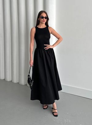 Siyah Sıfır Kol Pileli Elbise