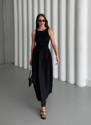 Siyah Sıfır Kol Pileli Elbise