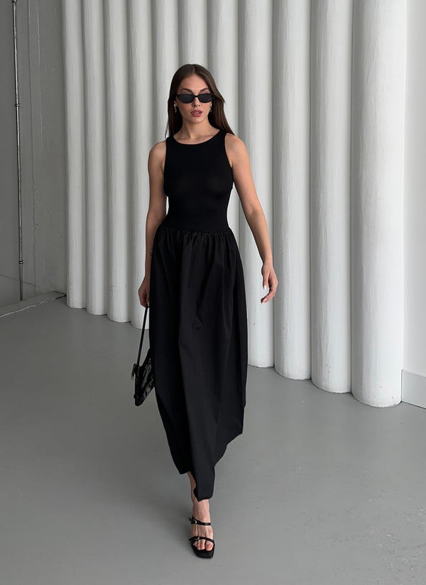 Siyah Sıfır Kol Pileli Elbise