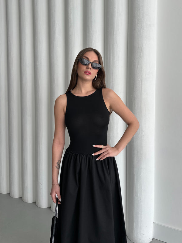 Siyah Sıfır Kol Pileli Elbise