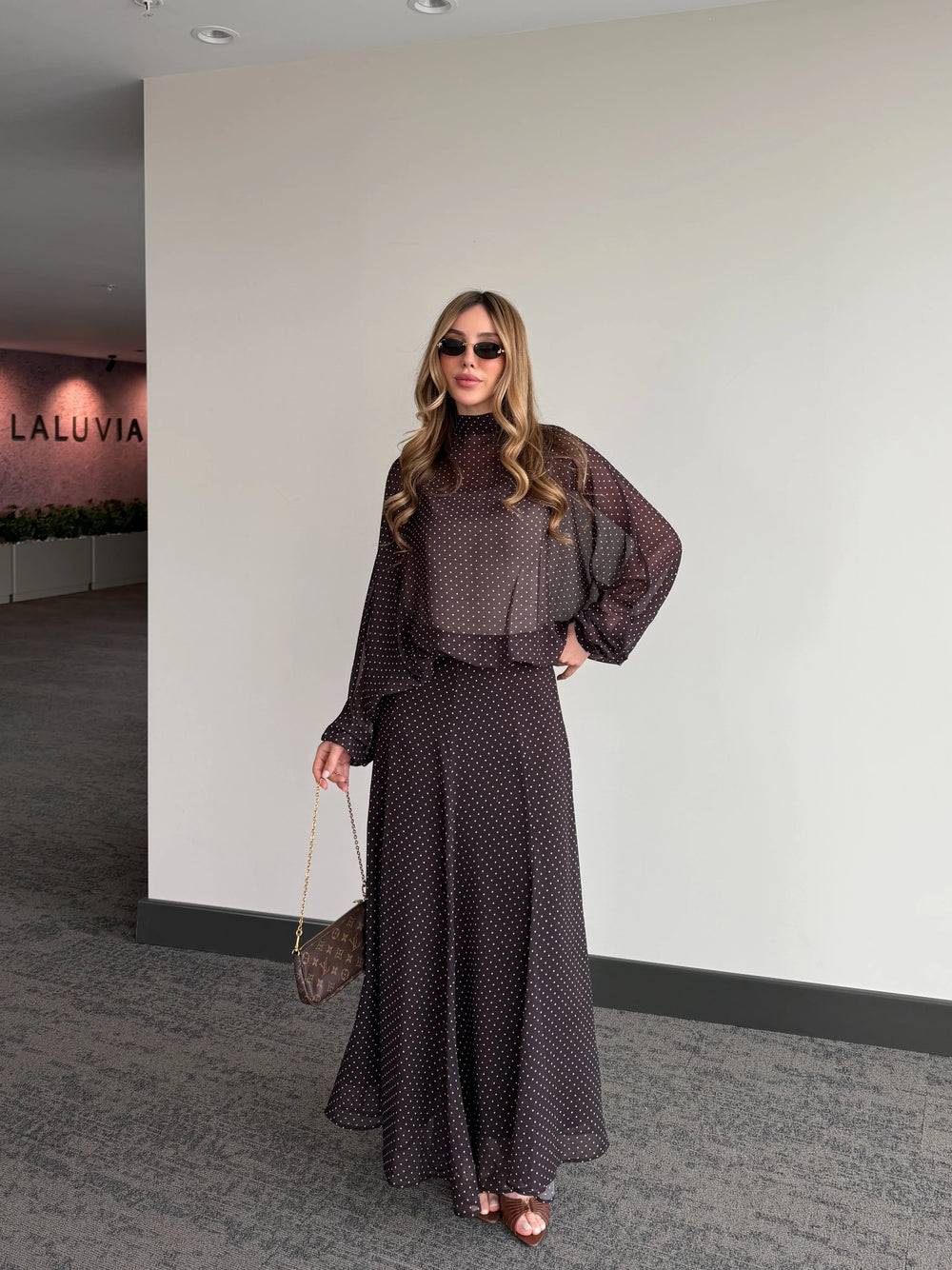 Kahverengi Şifon Puantiyeli Bluz Etek Takım - 4097 - 3215