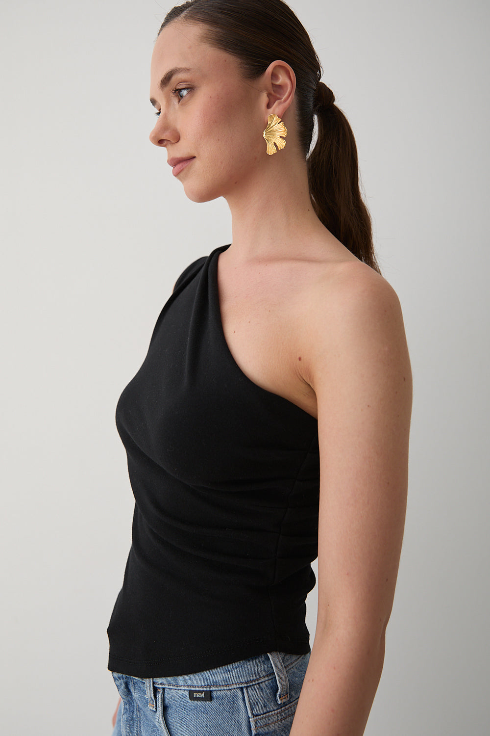 Siyah Tek Omzu Açık Asimetrik Bluz - 251006