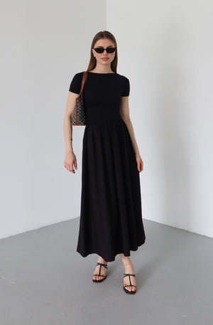 Siyah Viyana Pileli Elbise